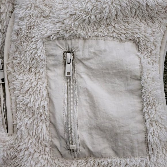 H&M Cream Colored Faux Fur Lightweight Quarter Zip Teddy Vest - Picture 7 of 8